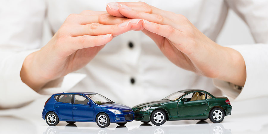 What is the main difference between personal and commercial auto insurance?